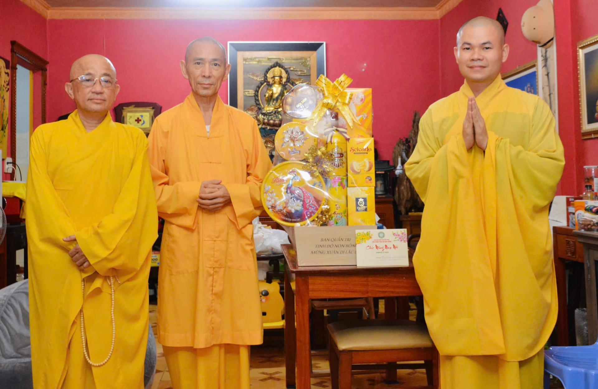 Sáng ngày 31/12/2024, dịp cuối năm Thừa lệnh Hoà thượng Trưởng Ban Ban Quản Trị Tông phong thăm, chúc tết các tự viện Tông phong